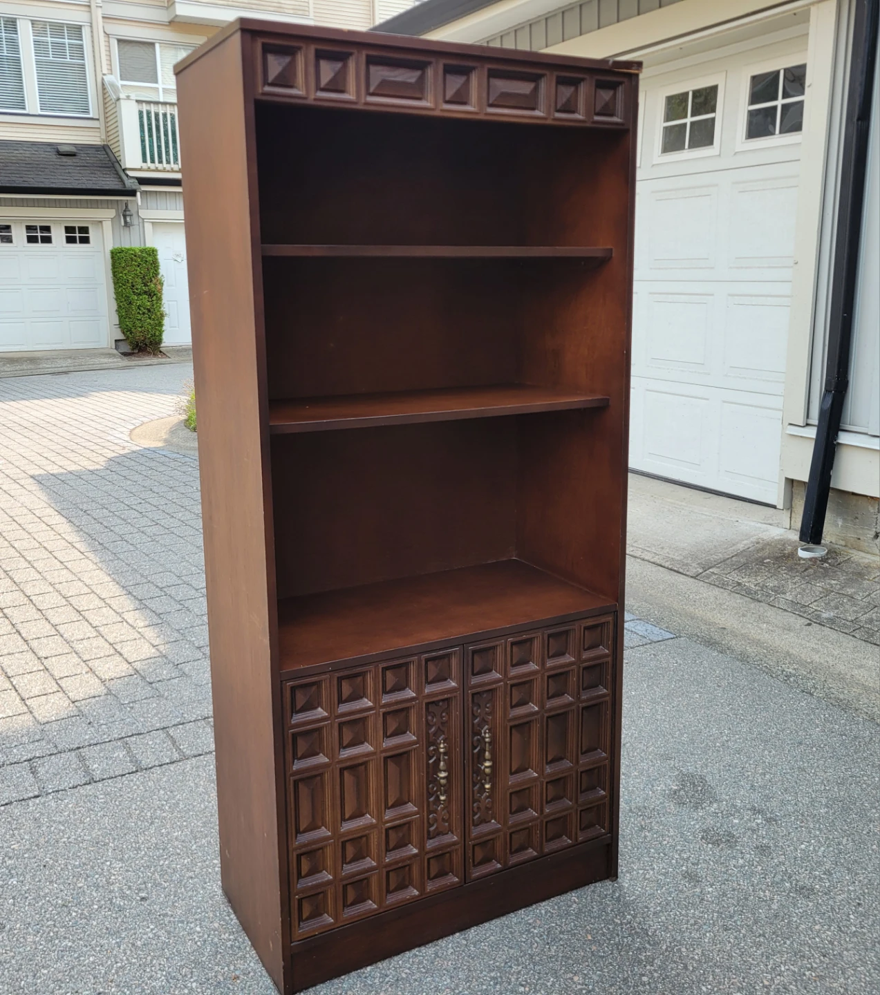 Vintage Mid-Century Geometric Carved Bookcase / Storage Cabinet. - photo 2