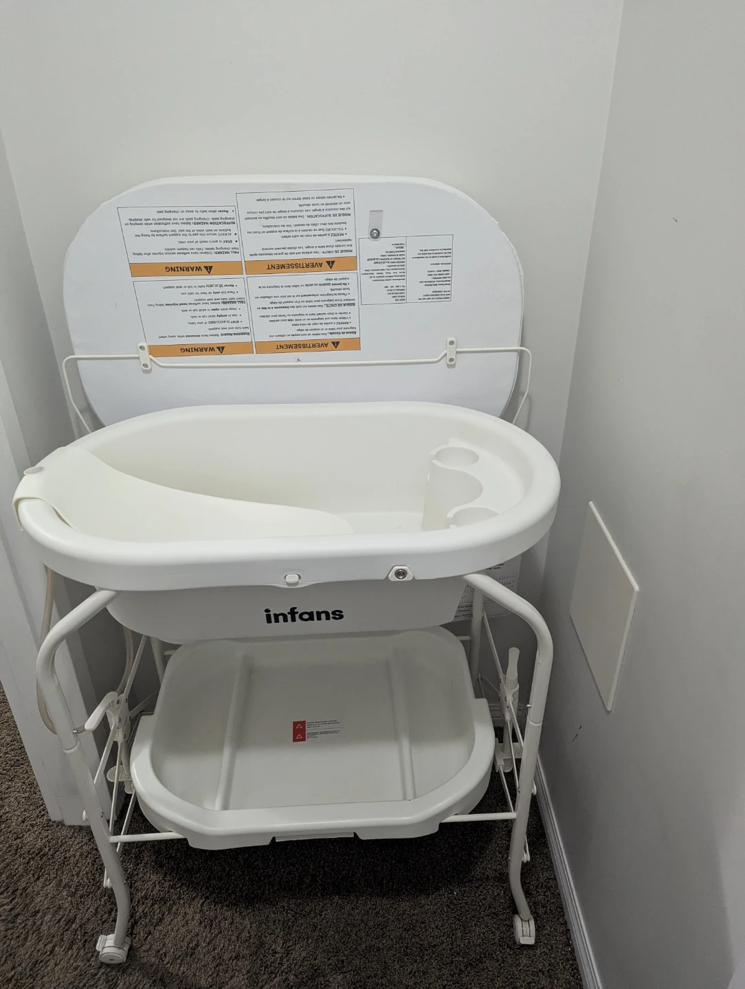 Infants baby changing station - bassinet and changing station