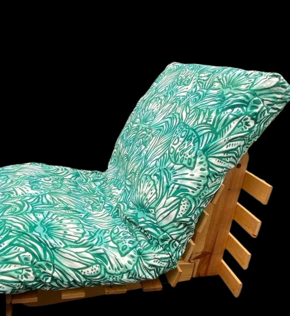 Versatile wooden futon love seat/bed - photo 3