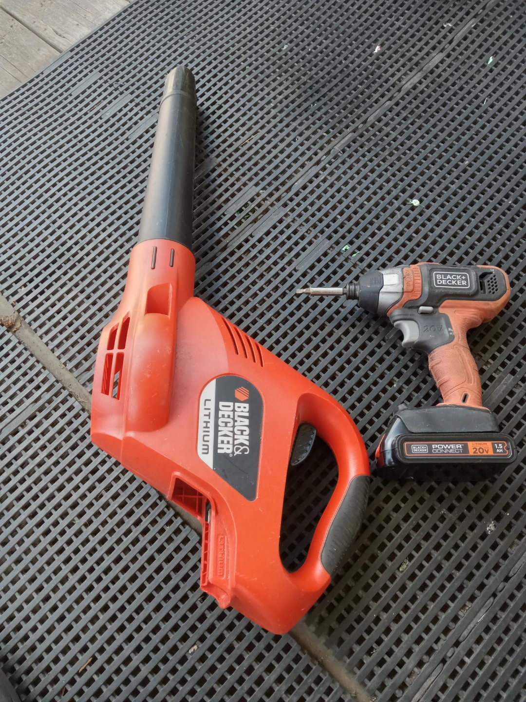 Black+Decker Leaf Blower & 20V Impact Driver - photo 4