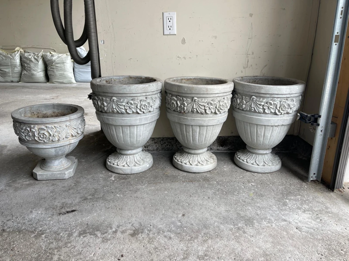 🪴 4x Concrete Urn Planters