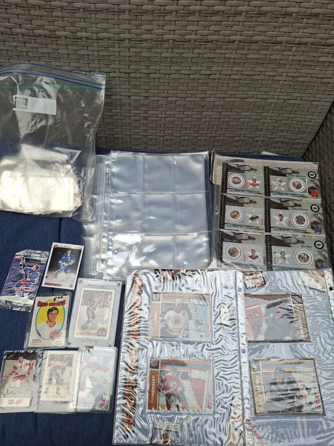 Bulk Hockey Card and Large Sleeve lot