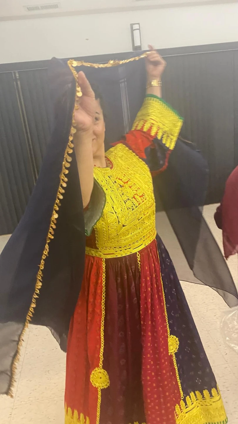 Girls' Traditional Dresses - photo 2