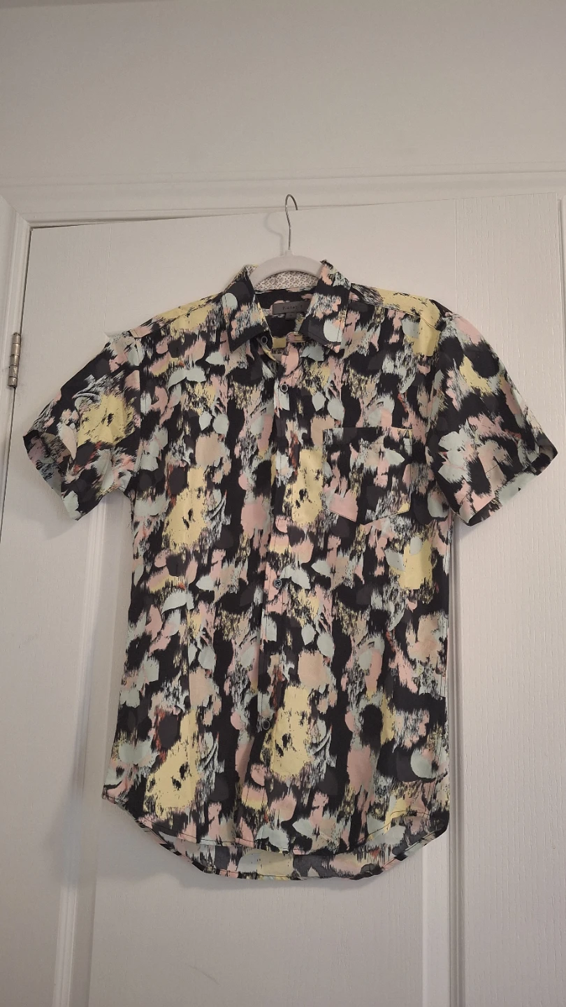 Short Sleeve Button-Up Shirt - Size S