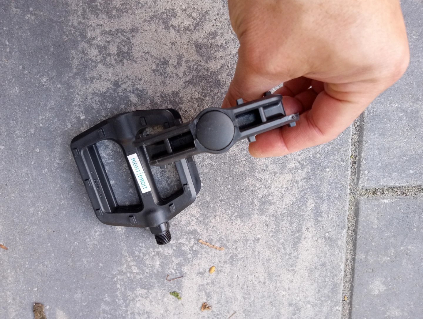 Pair of Black Bicycle Pedals with Reflectors - photo 4