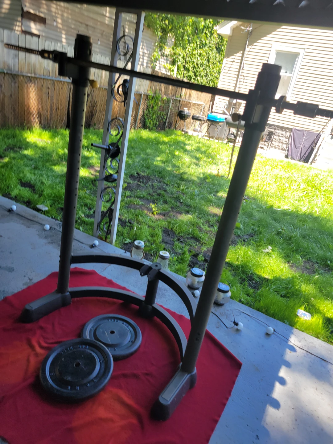 GOLD'S GYM  SQUAT RACK 1"HOLE PLATES 100LBs. M