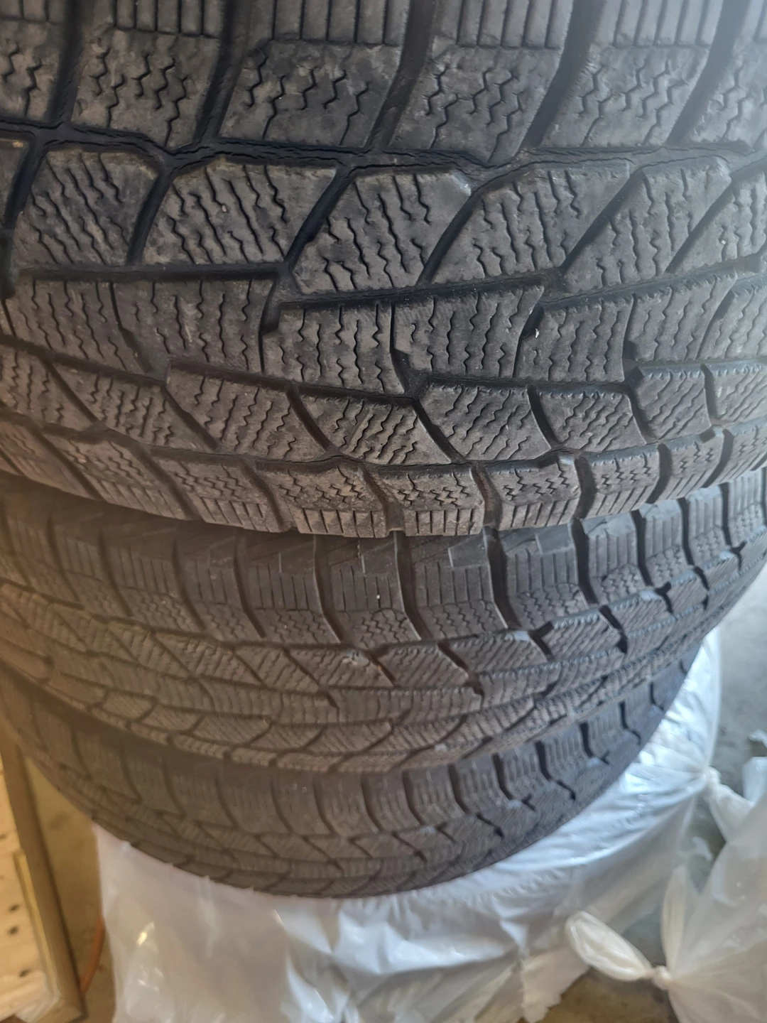 Four Motomaster Winter Edge . - photo 4