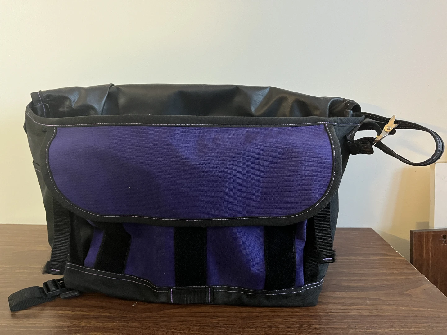 'TRASH' Messenger Bags Dumpster - photo 4
