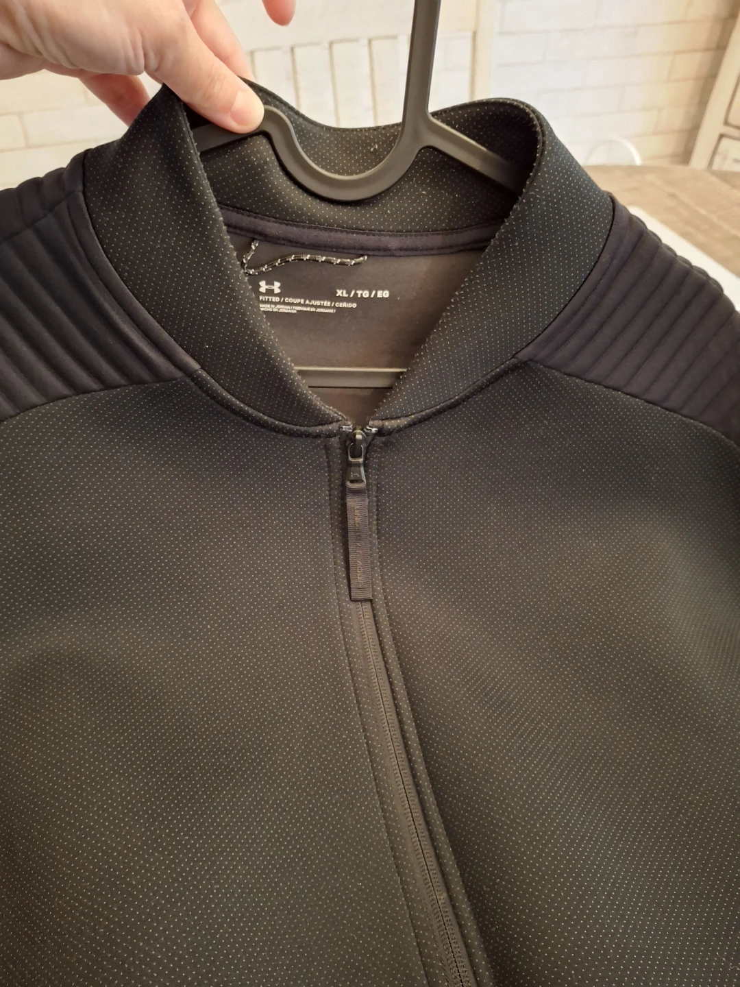 Mens Under Armour sweater. - photo 2