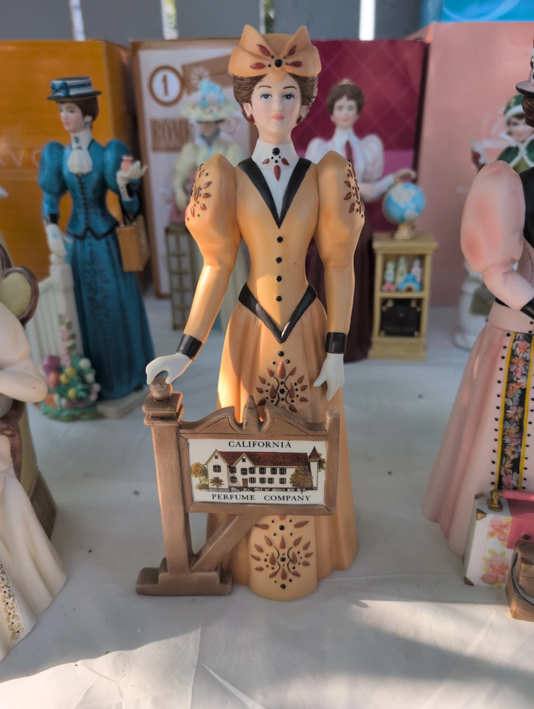 Avon Collector Porcelain Figurines 20$ each - photo 4
