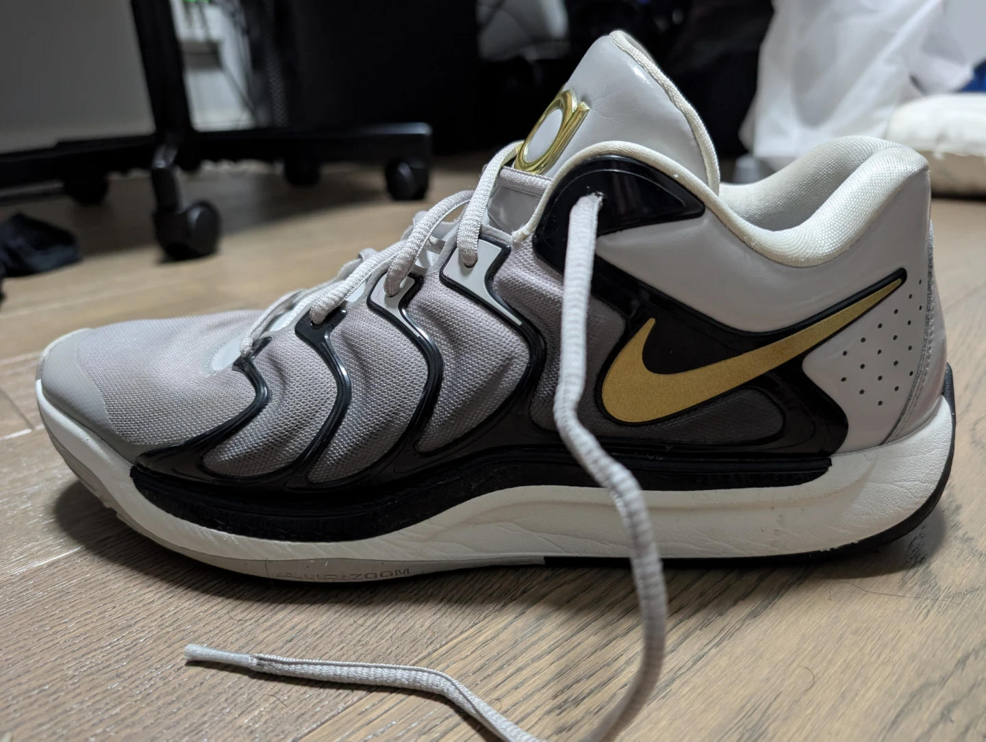 KD 17 "Light Iron Ore/Metallic Gold" sneakers - photo 3