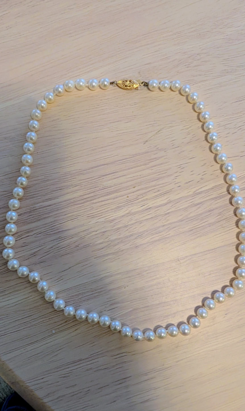 Pearl Necklace with Gold Clasp