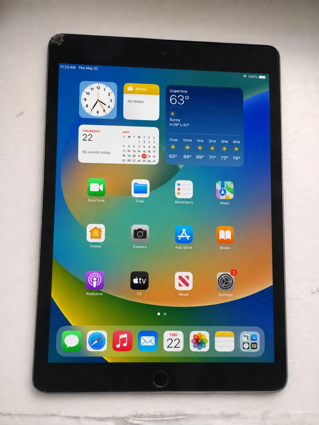 Apple iPad - photo 2