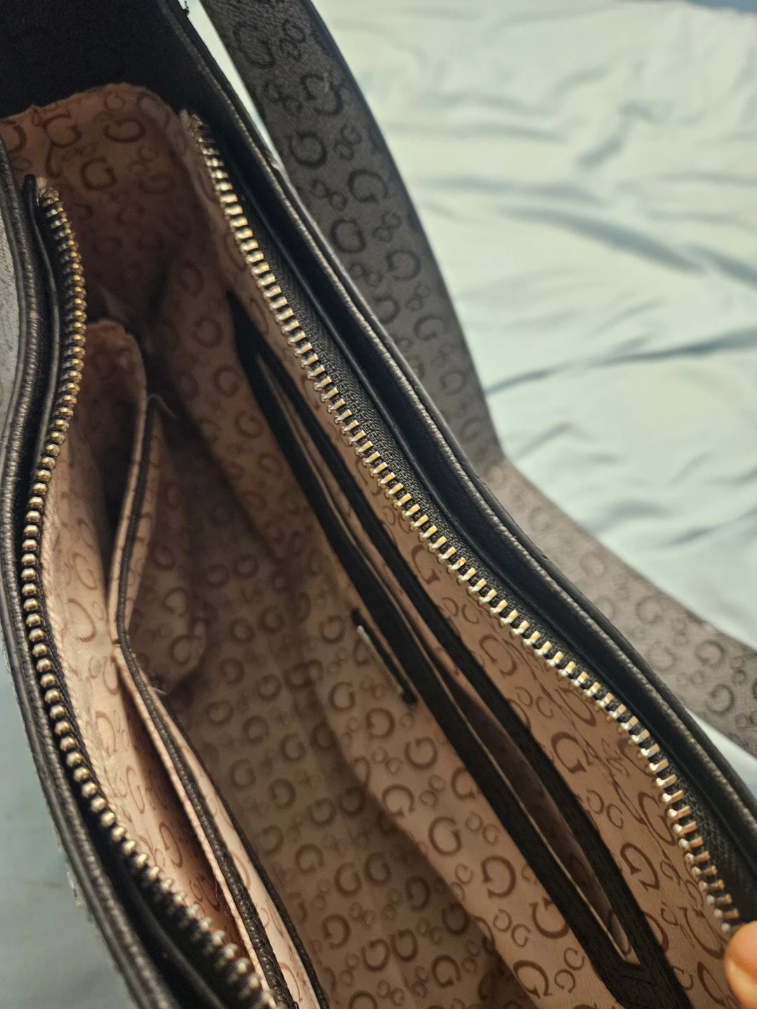 GUESS Hobo Shoulder Bag - photo 4