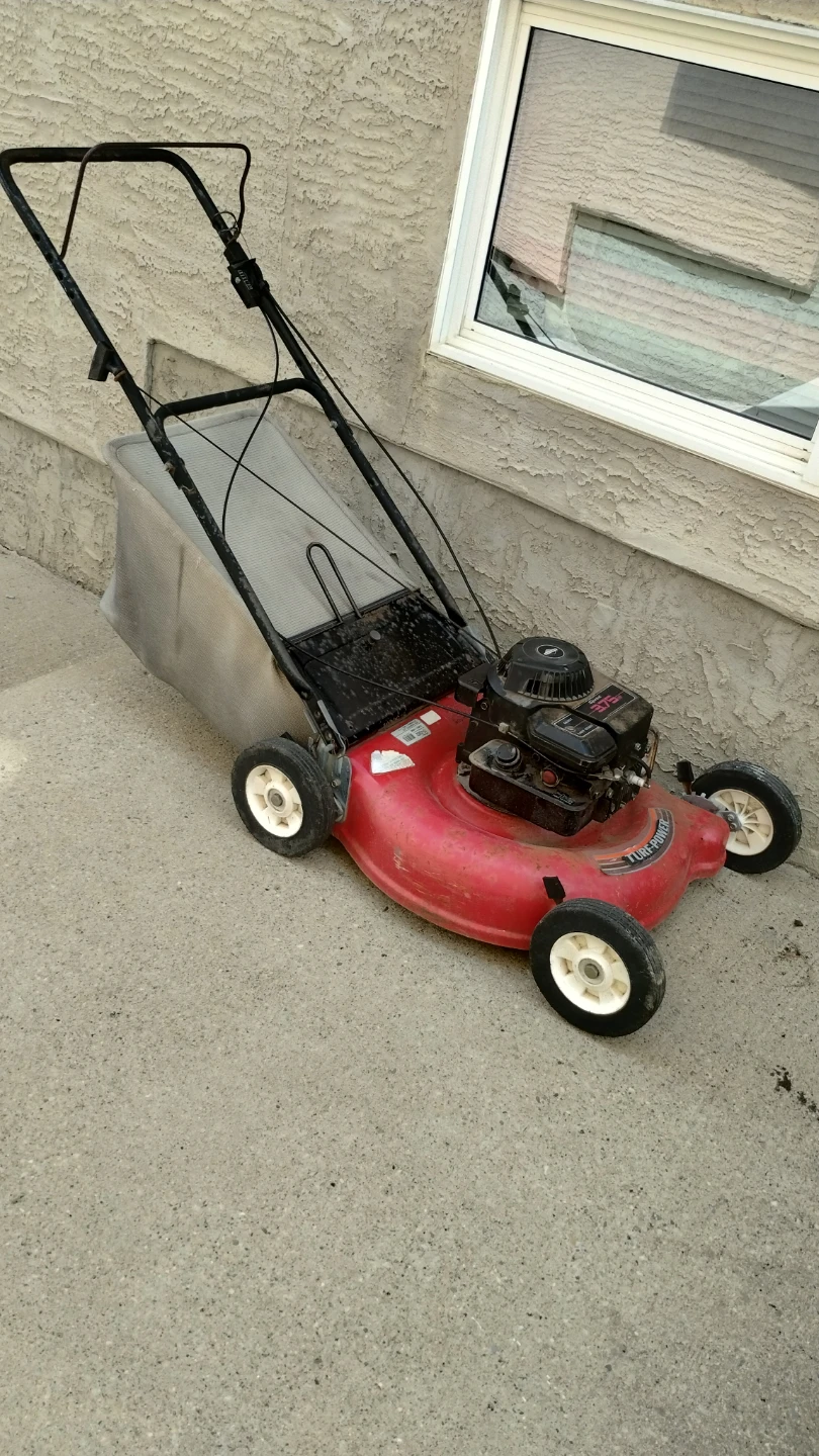 Turf-Power Lawnmower with Briggs & Stratton 3.75 HP Engine