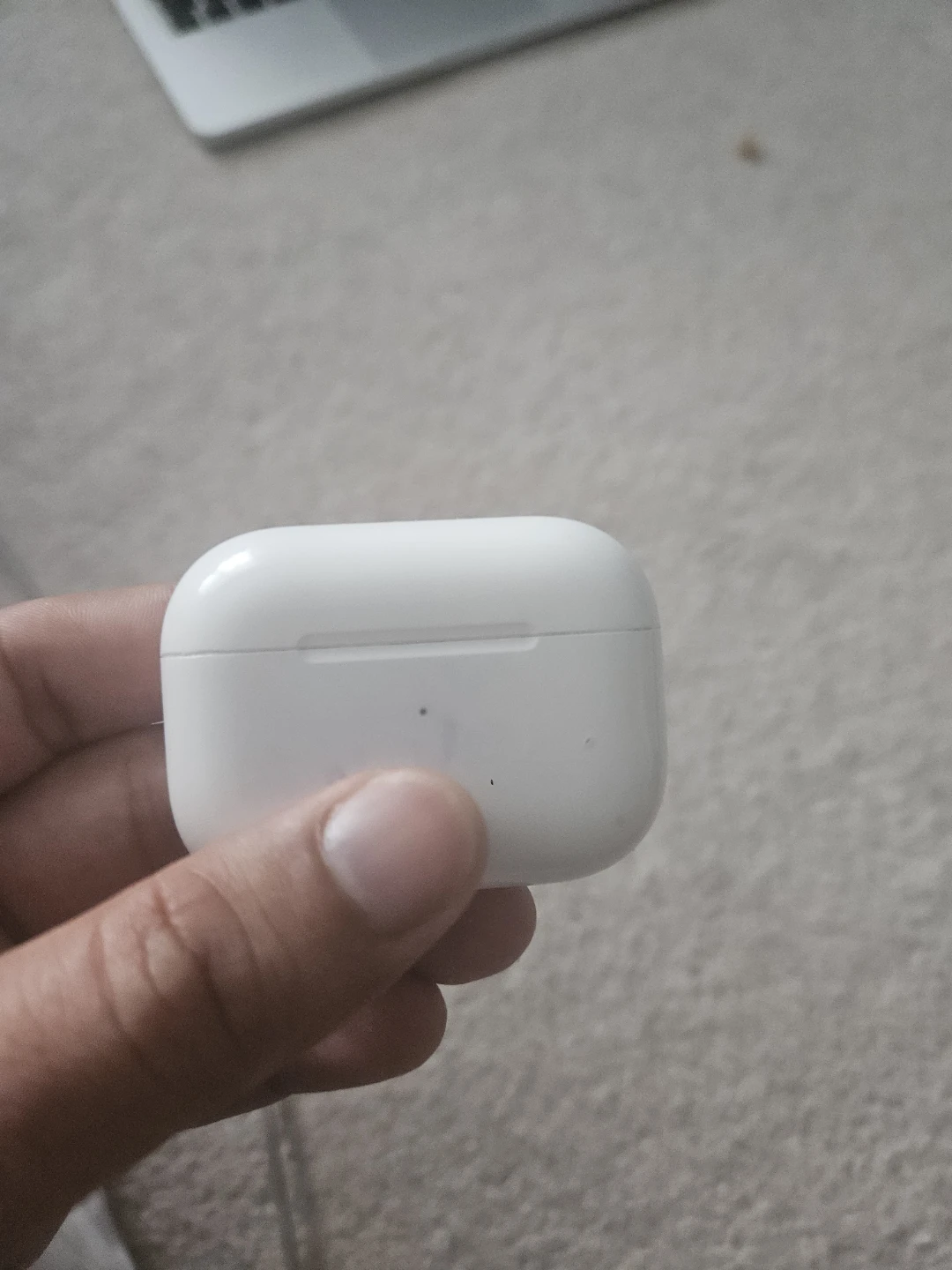 Apple AirPods Pro Charging Case - photo 2