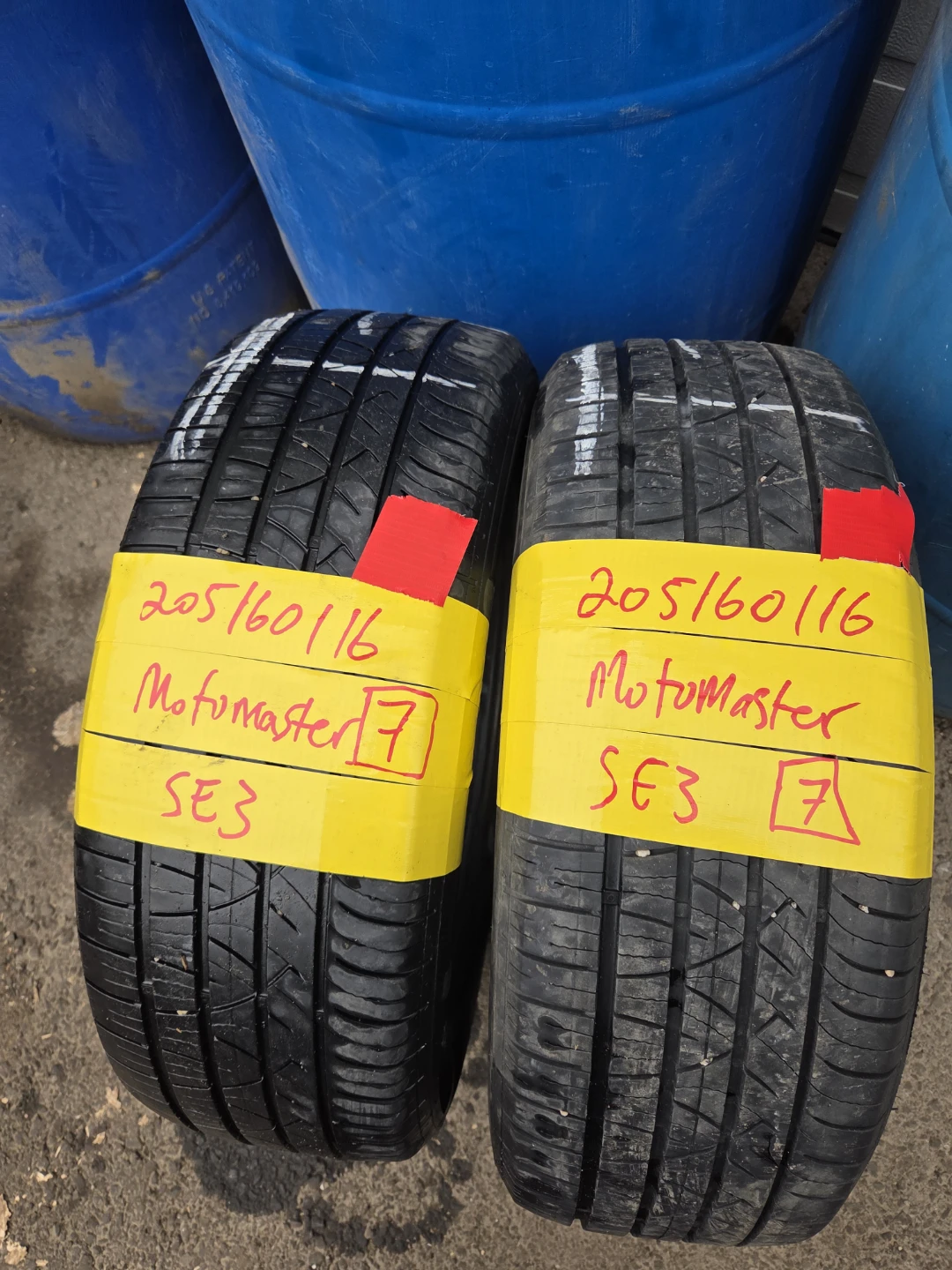 Motomaster SE3 Tires (2) - 205/60R16