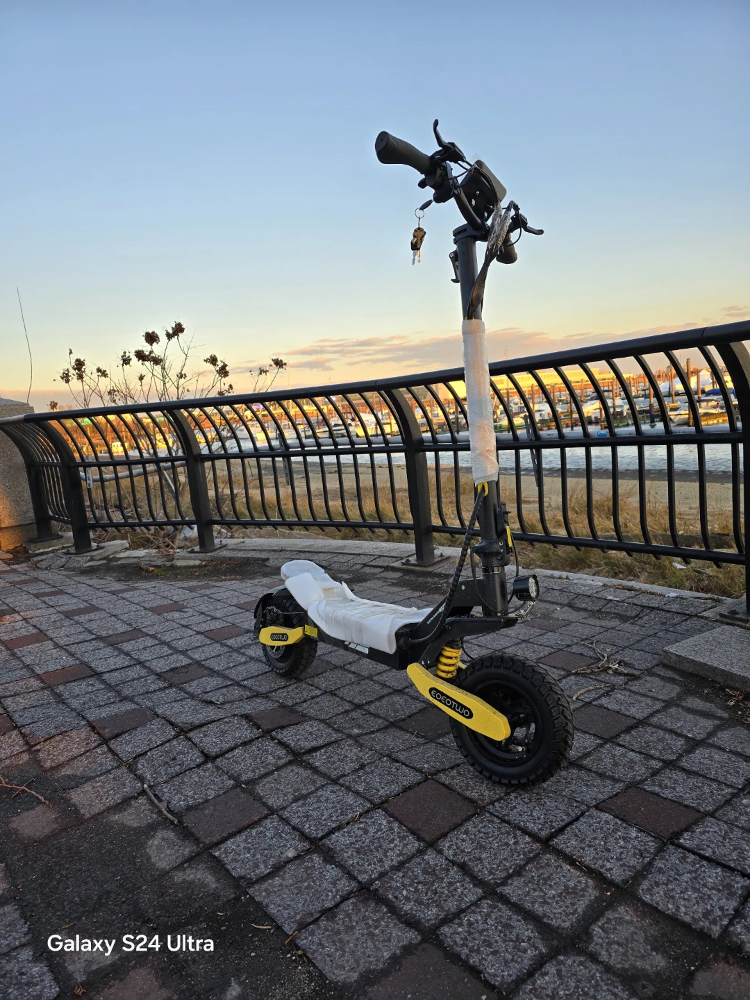 EOEOOTWO Electric Scooter