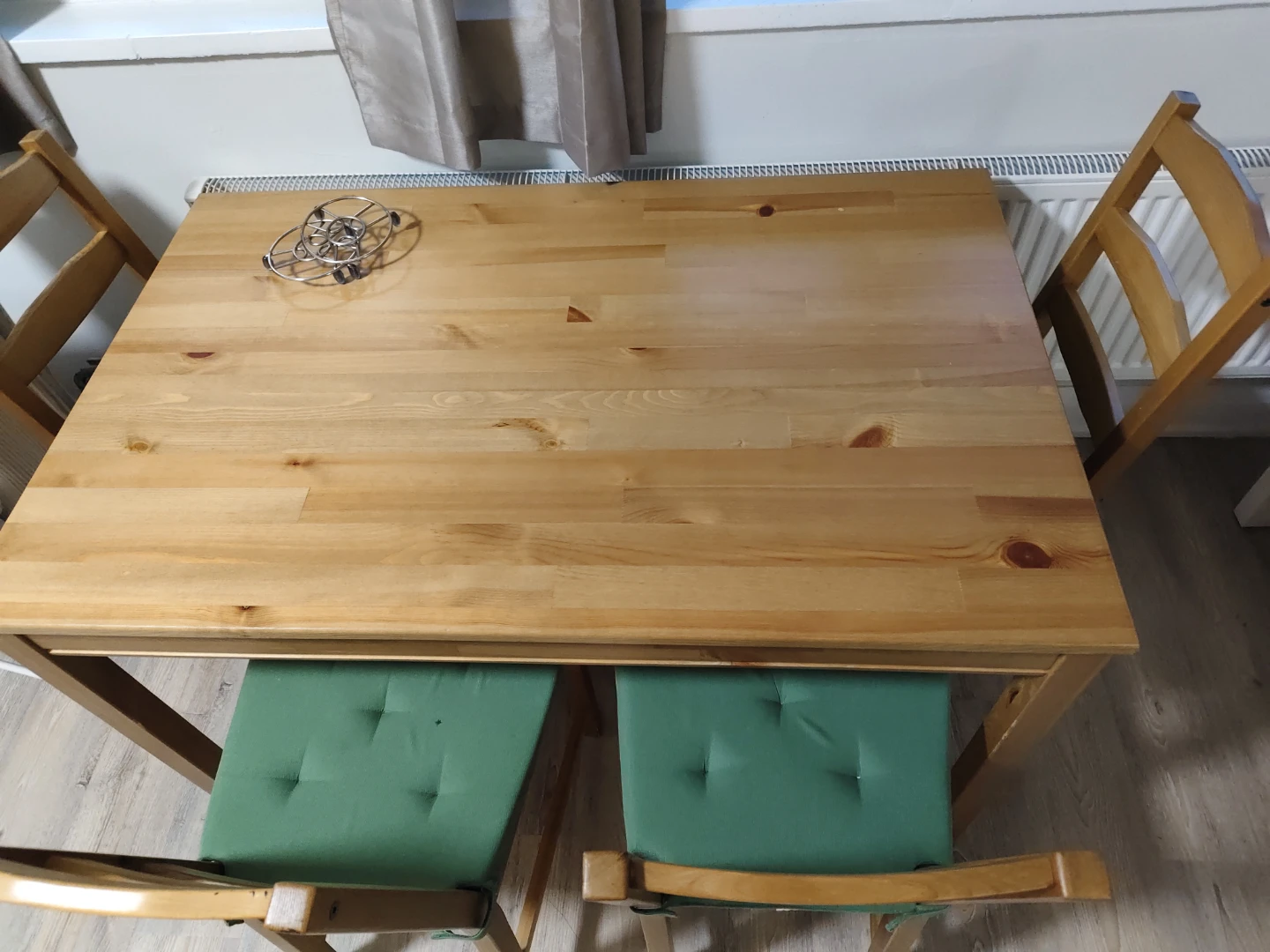 Solid Wood Dining Table with 4Chairs with cushion