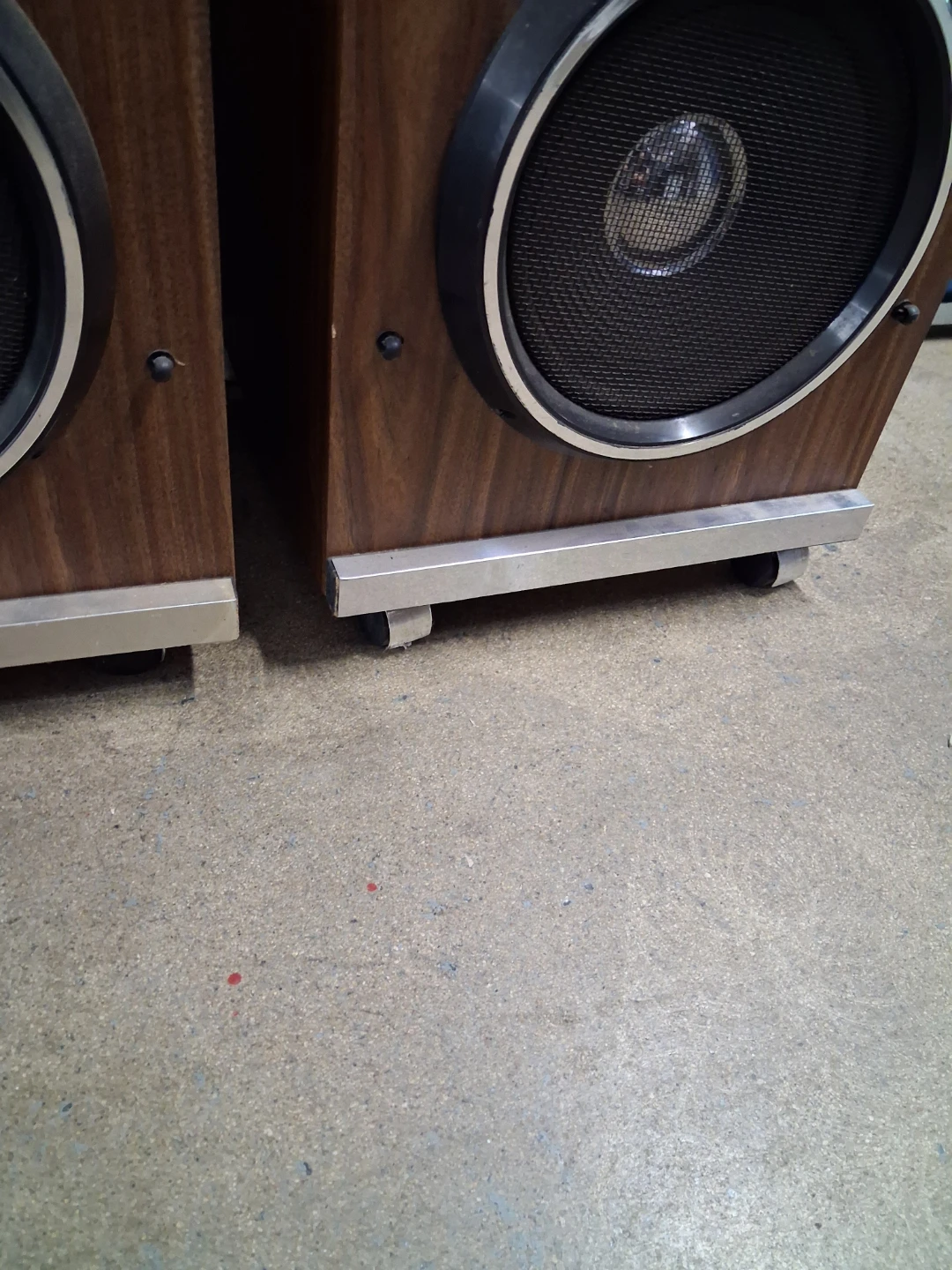 Pair of Vintage PILOT floor speakers - photo 5