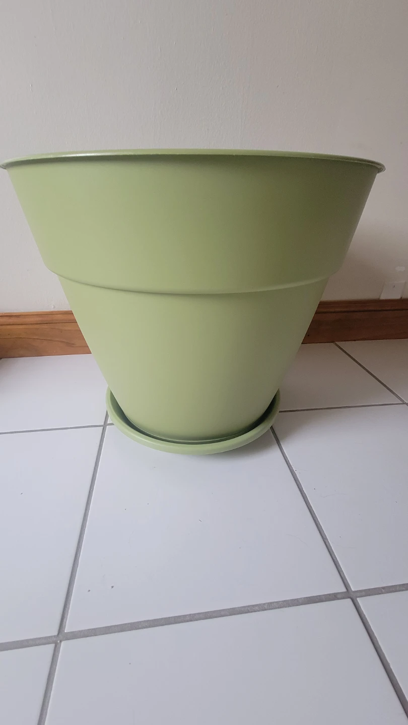 Light Green Planter Pot with Saucer