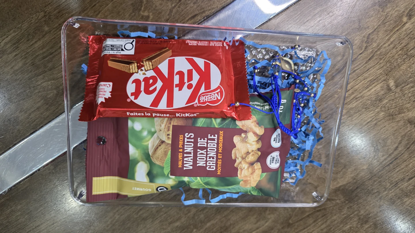 Gift Box with Kit Kat, King Size Chocolate Bar, Walnuts & Rakhi - photo 2