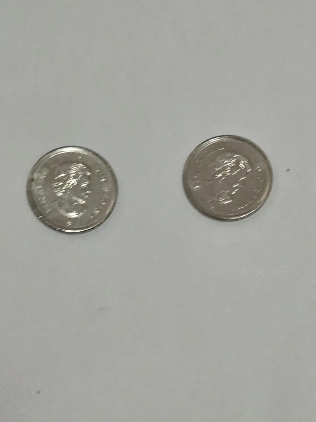 Two Canadian 10 Cent Coins - photo 2
