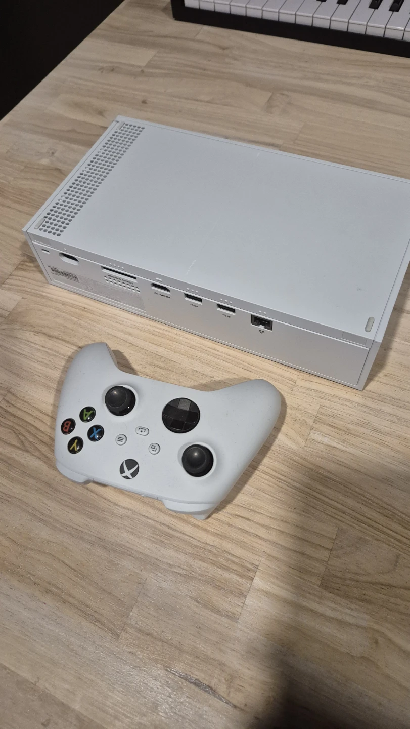 NEW Xbox Series S + Controller - photo 3