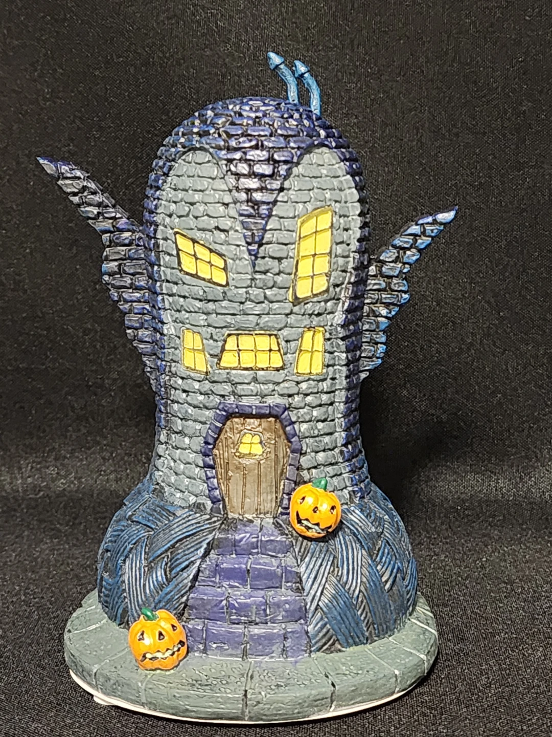 Tim Burton's-THE BAT HOUSE-$83.00CAD - photo 3