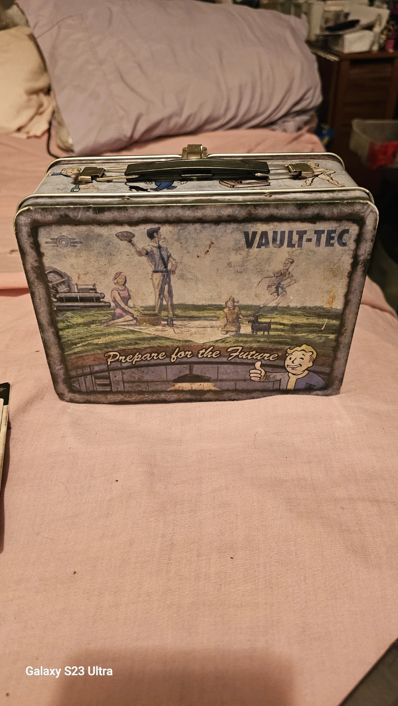Vault-Tec Fallout 3 Making Of Collector's Lunchbox - photo 2