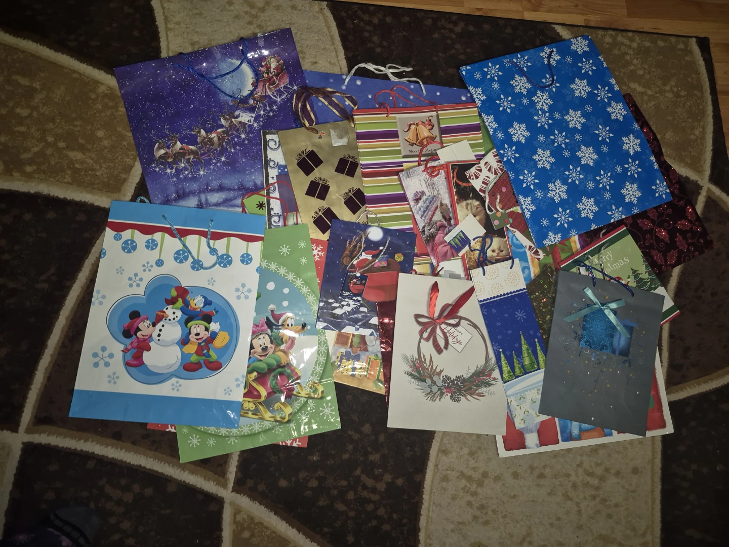 ** FREE ** Assorted Christmas Gift Bags