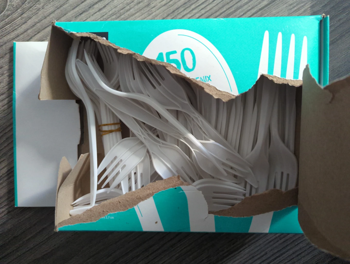 Free plastic cutlery