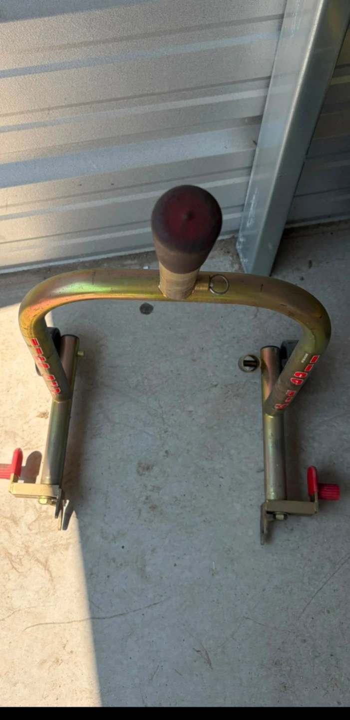 Pitbull Spooled Rear Motorcycle Stand with Removable Handle - photo 3