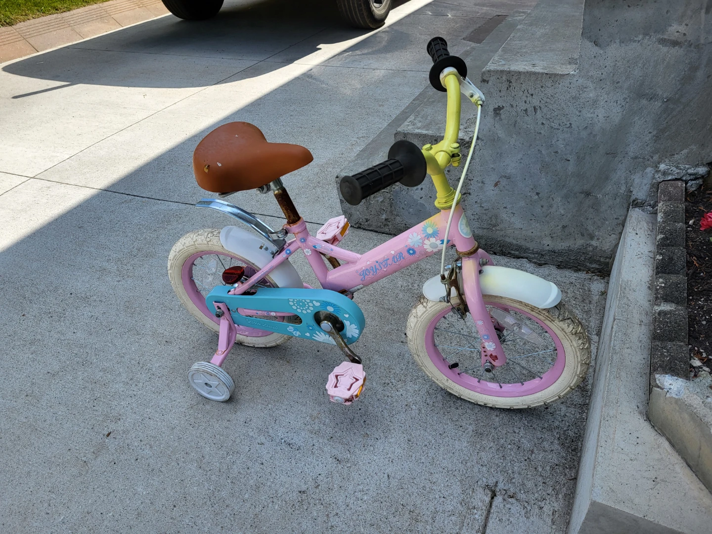 Kids Pink JoyStar Bicycle with Training Wheels