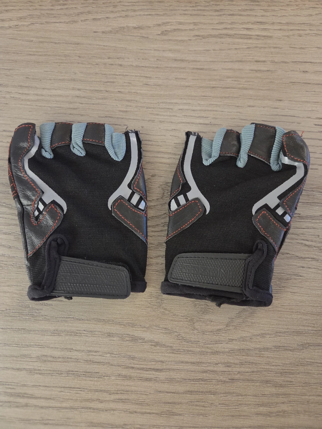 Black Fingerless Workout Gloves - photo 2