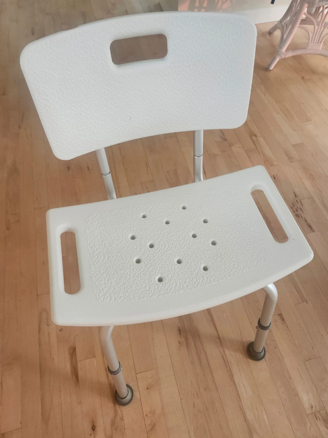 Adjustable height shower chair
