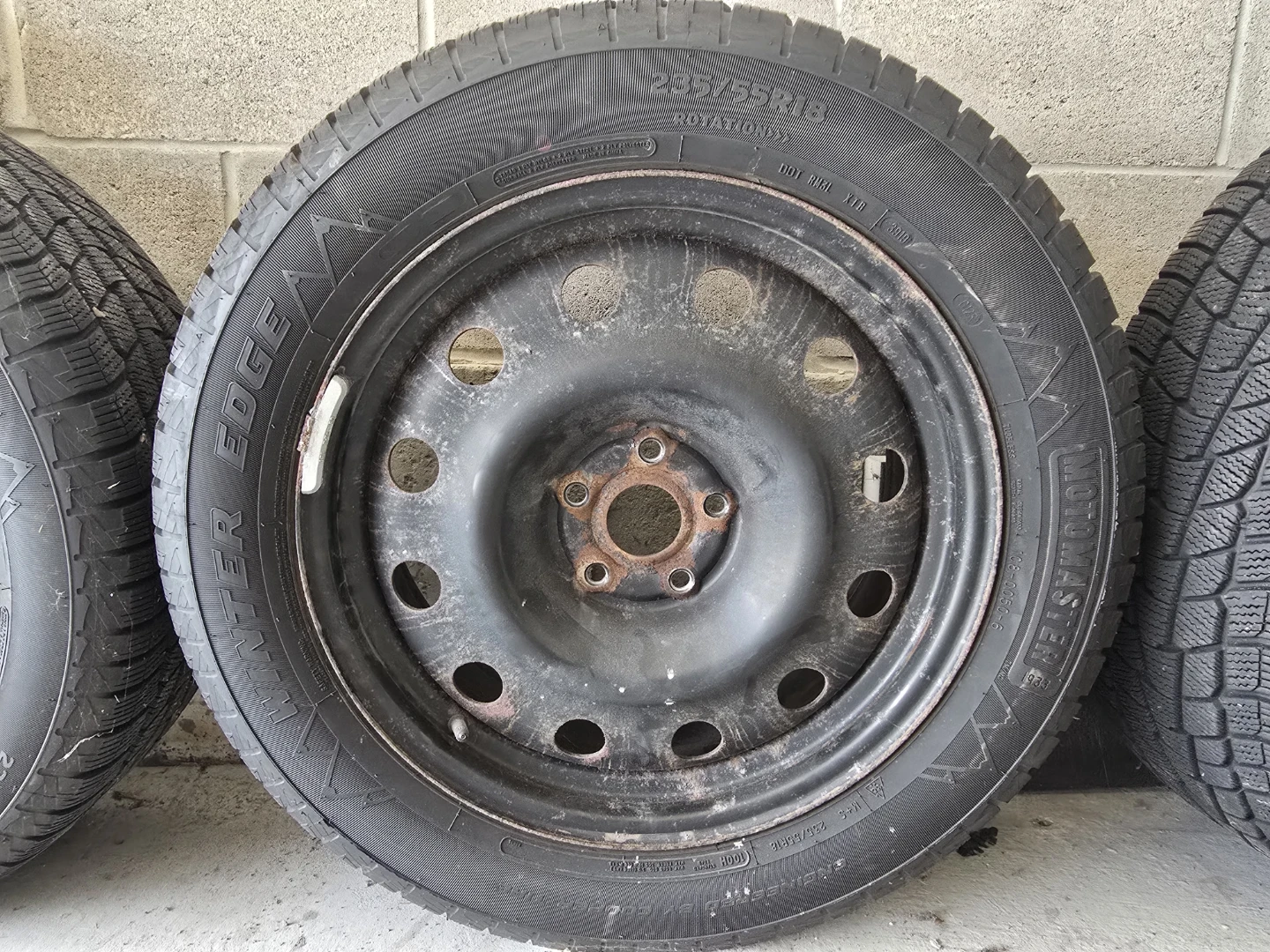 Motomaster Winter Edge Winter Tires (235/55R18)