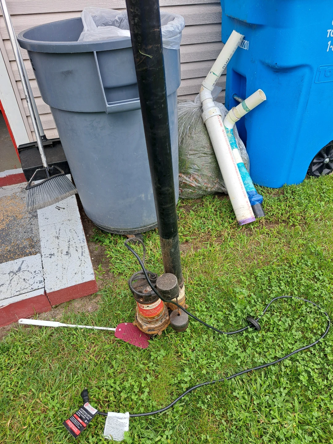 Submersible Sump Pump with Discharge Pipe
