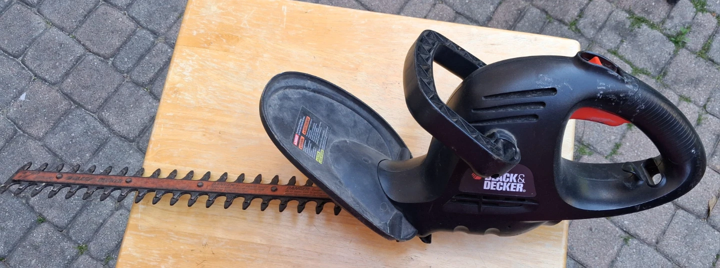 Black & Decker Hedge Trimmer - photo 2