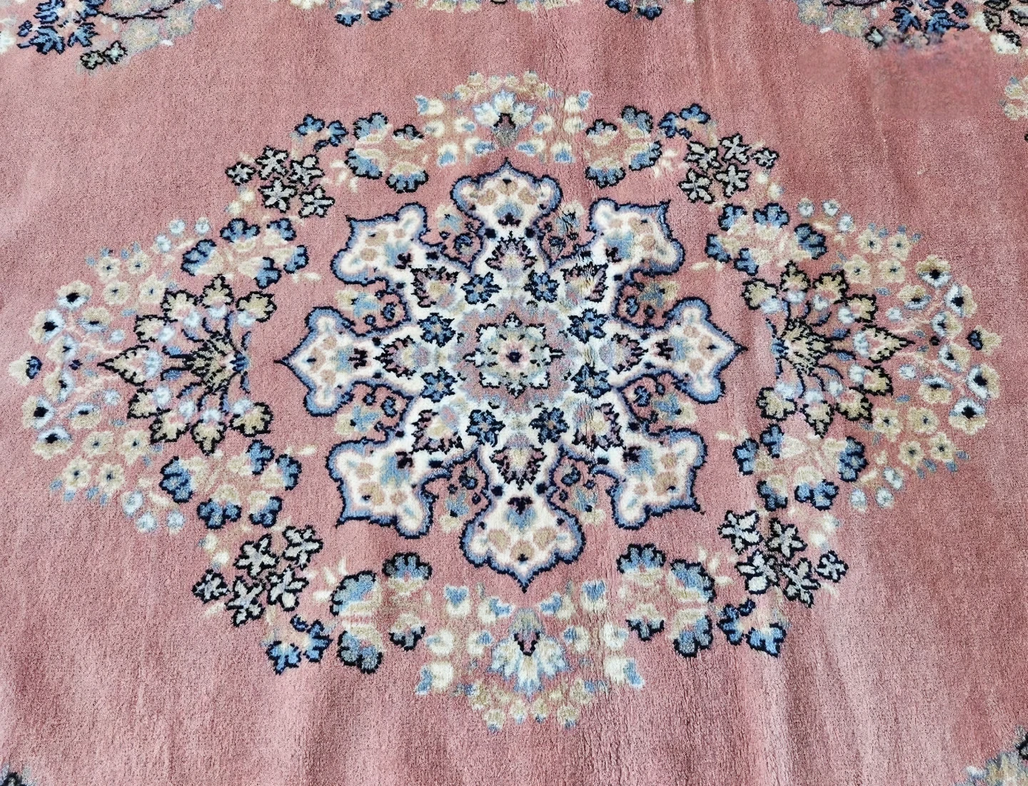 Large Coral Pink 100% Wool German Made Area Rug (94" × 66") - photo 3