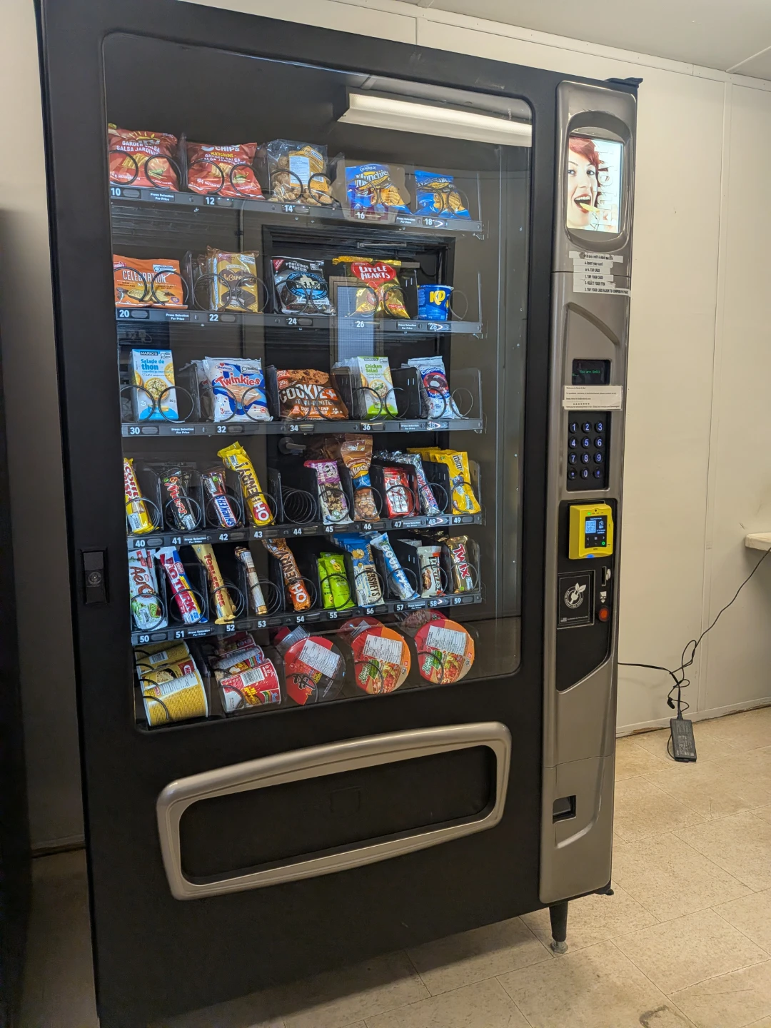 2 Vending Machines + Established Location - photo 3