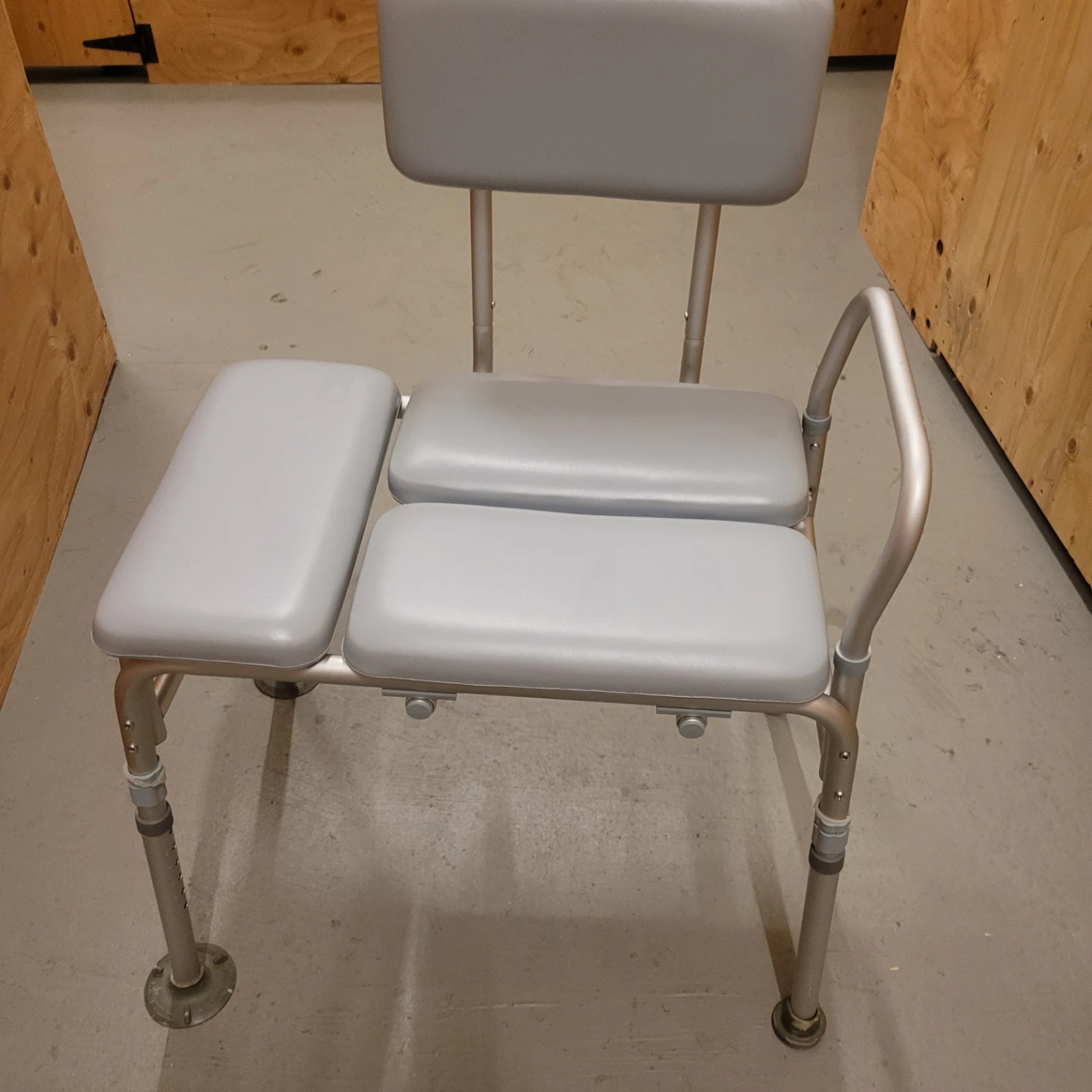 PADDED BATH TRANSFER CHAIR