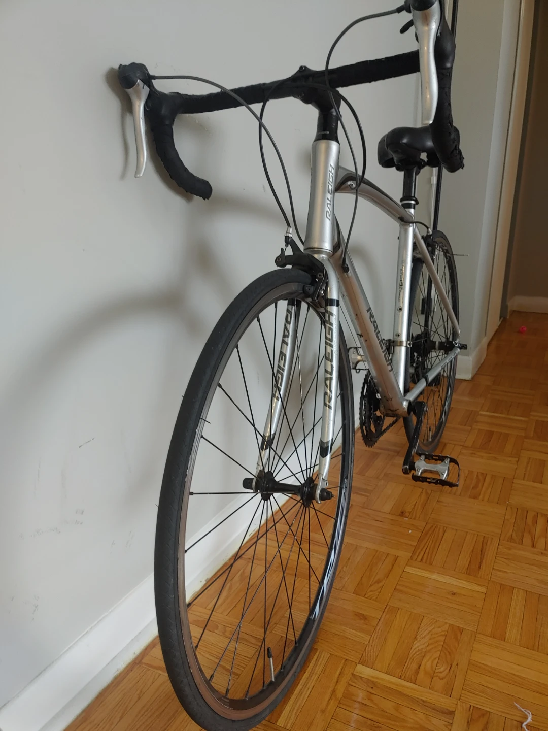 Raleigh Revenio Road Bike - Silver - photo 2