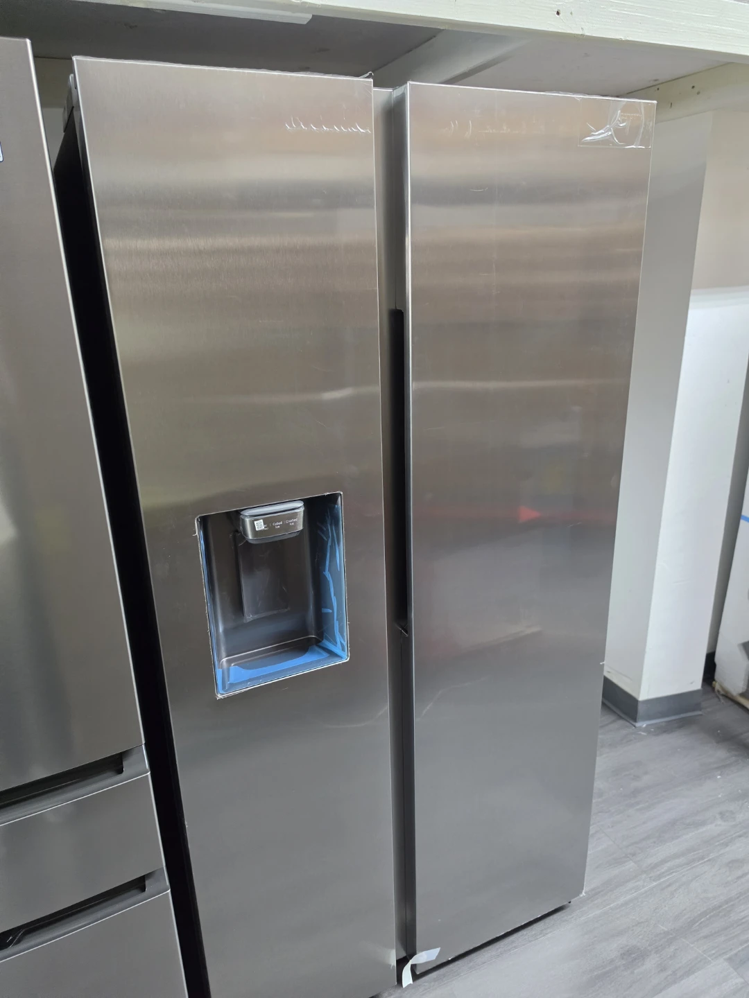 New Samsung 36in Stainless steel side x side refrigerator