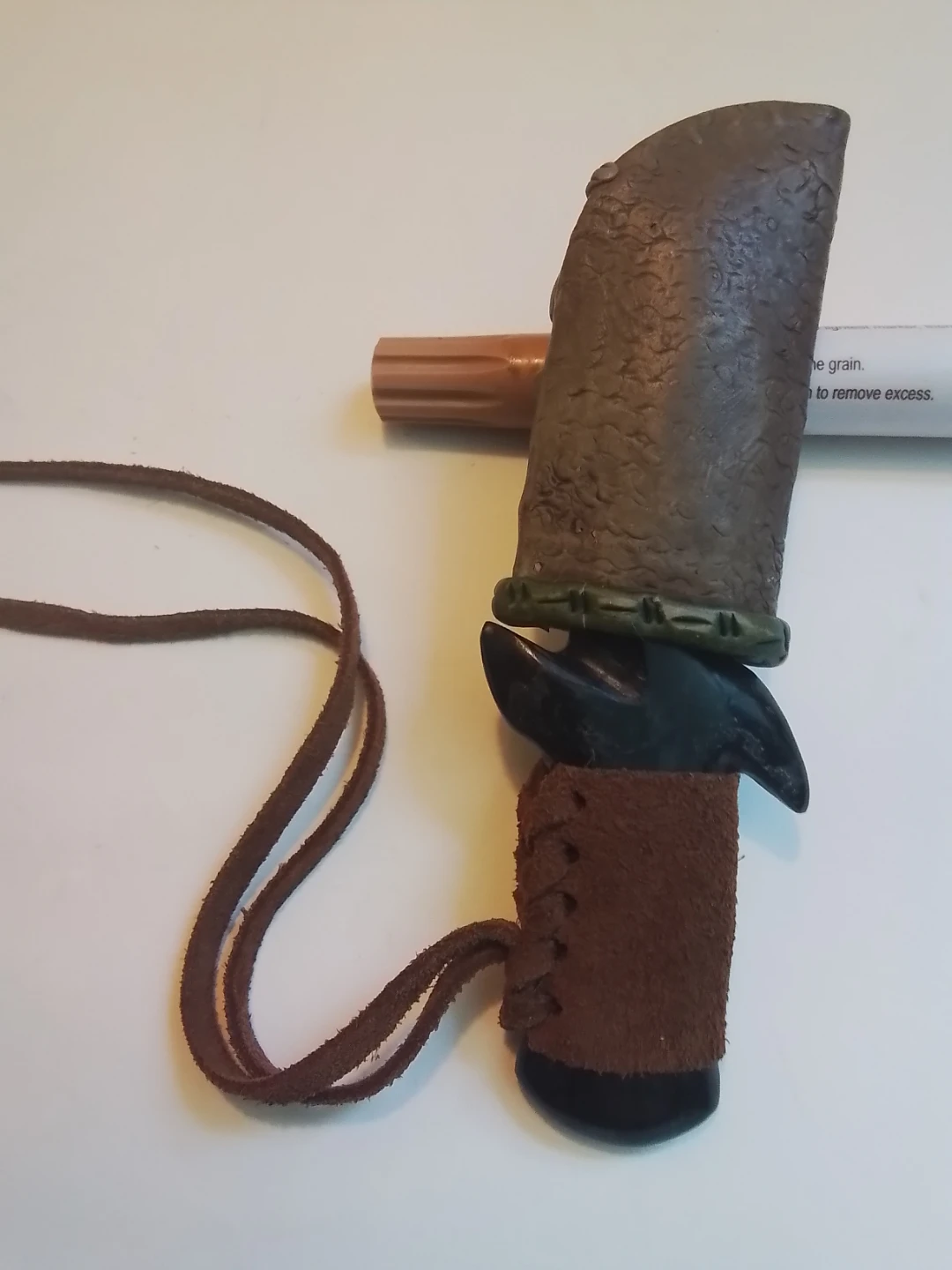 Hand-Carved Veined Stone Ceremonial Knife & Figural Frog Sheath - photo 5