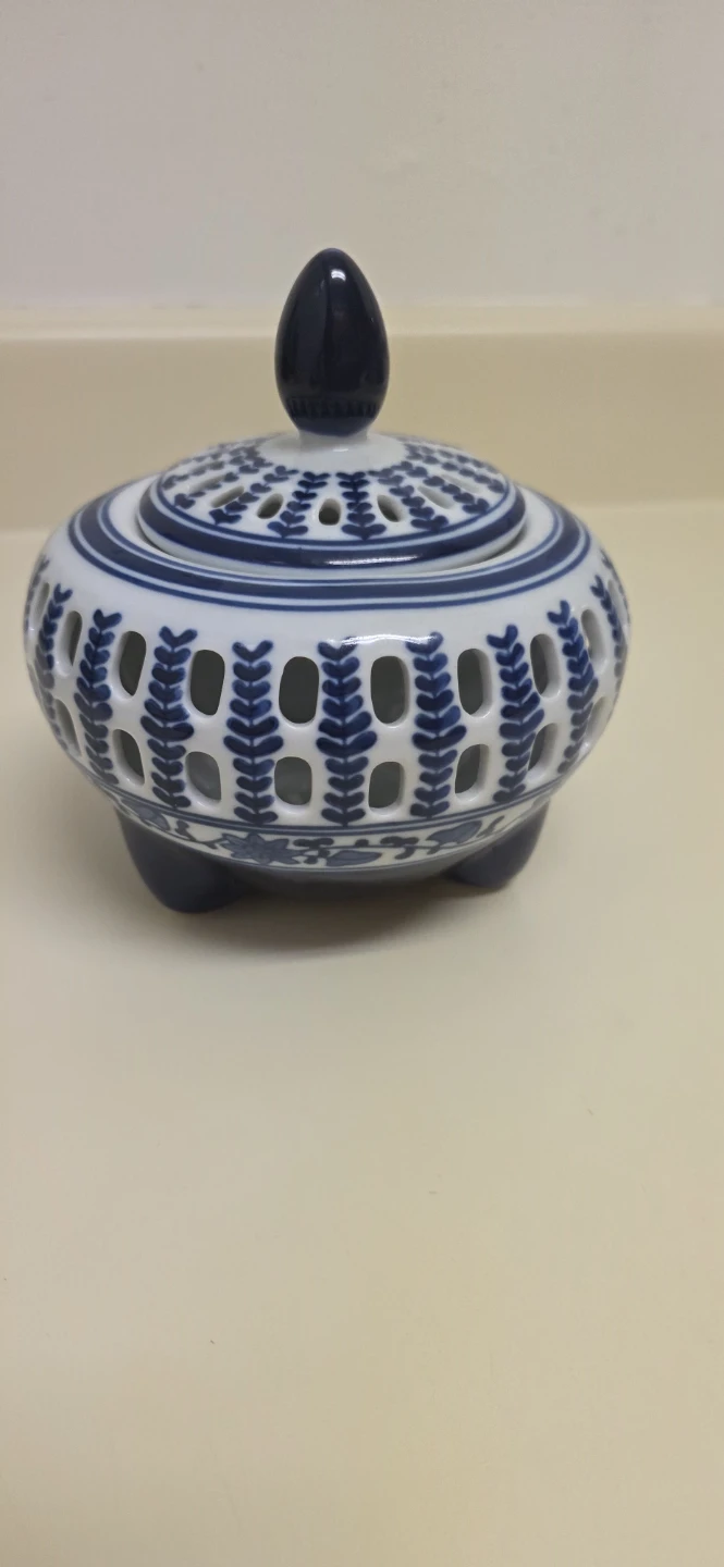 Bombay Blue and White Ceramic Incense/Potpourri jar - photo 2