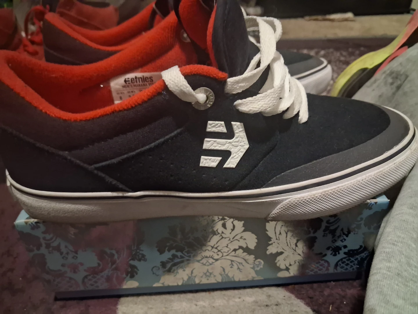 Brand new ETNIES  Men's Marana Vulc Skate Shoes - Size 8