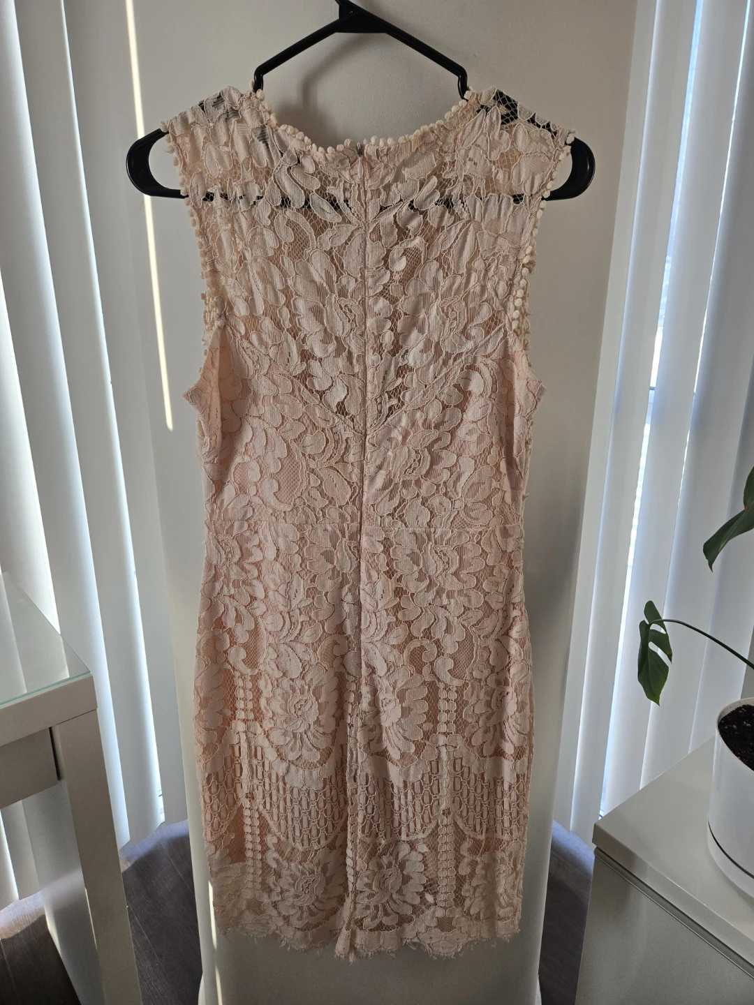Peach lace sleeveless midi dress - photo 3