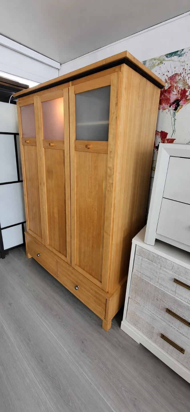 Wooden Wardrobe with Frosted Glass Doors - photo 4
