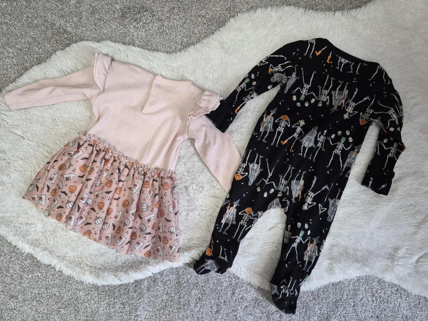 Halloween Clothing 6-9M - photo 2